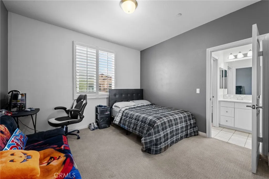 9236 Rainsong Avenue, Hesperia, California 92344 home-pic-36